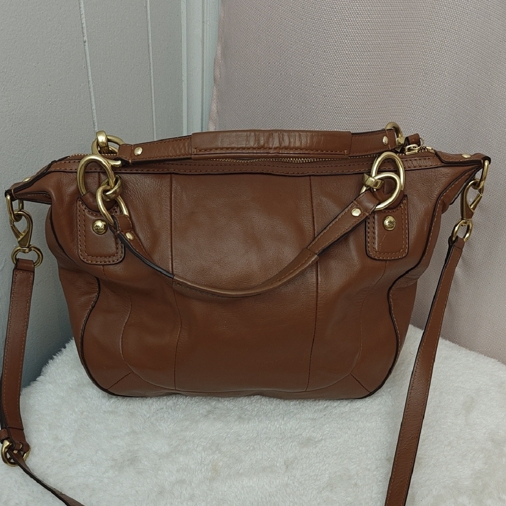 Elegant Brown Woven Leather Shoulder Bag - Picture 6 of 9